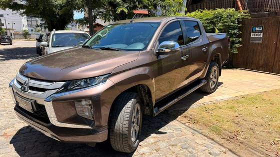 MITSUBISHI L200 TRITON 2.4 16V TURBO DIESEL SPORT HPE-S CD 4P 4X4 AUTOMÁTICO